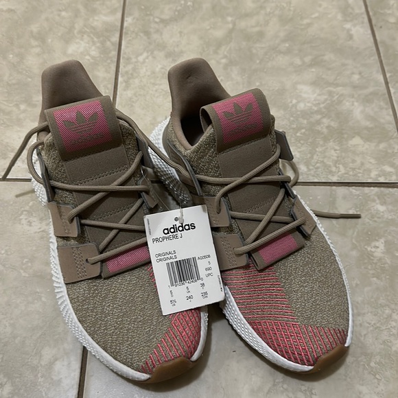 Adidas runners - Picture 1 of 3